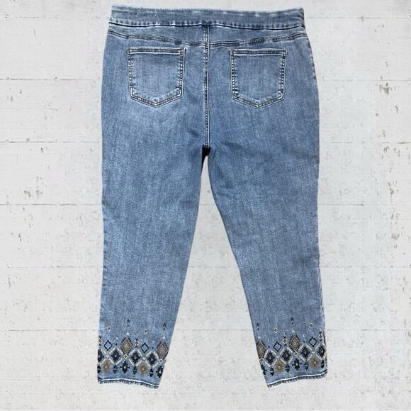 Chico’s Pull On Jegging Ankle Beaded Aztec Southwestern Stretch Comfort Denim 18 - Picture 2 of 9